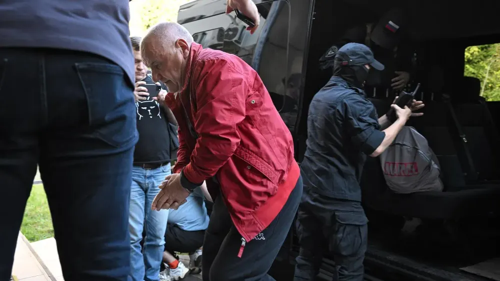 Суд арестовал бывшего замглавы Минобороны Павла Попова
