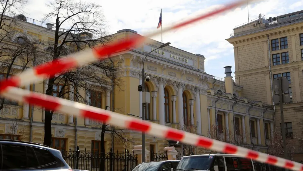 «Идем по краю»: в Госдуме рассказали о коллапсе в экономике из-за политики ЦБ