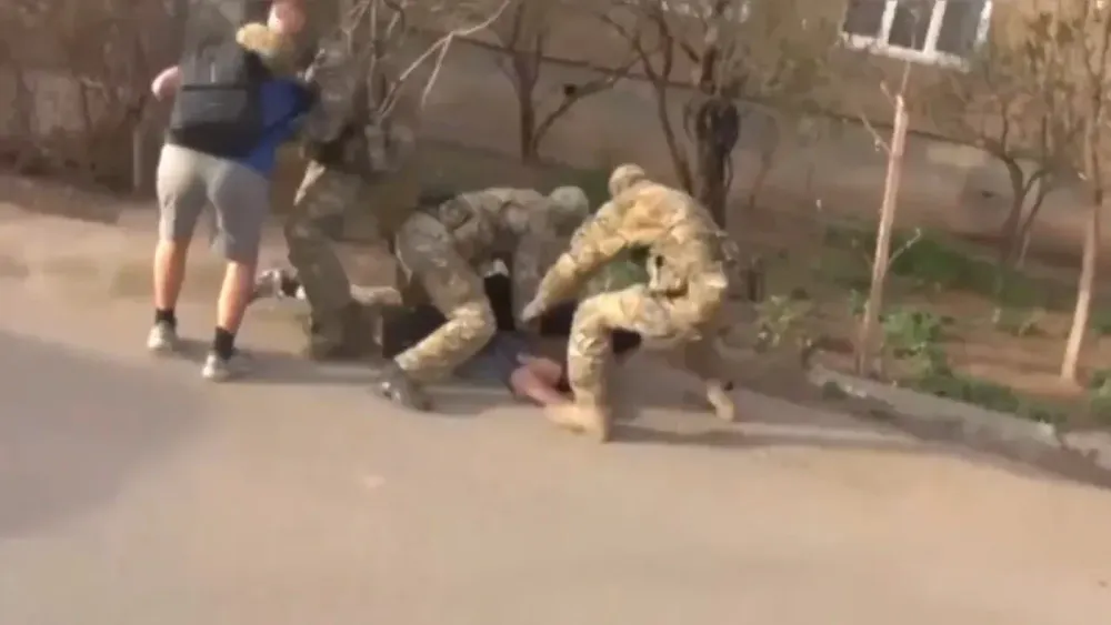 Коммерсантъ - ФСБ задержала подозреваемых в подготовке теракта в Волжском
