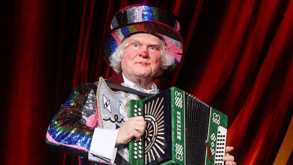 Clown and animal tamer Kuklachev marks his 75th birthday