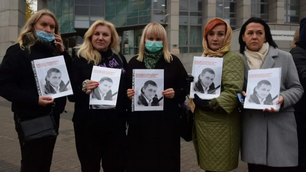 Волгоградец, осужденный за убийство после ссоры в родительском чате, отсидел всего полгода. Родные жертвы узнали, что он воевал на Украине