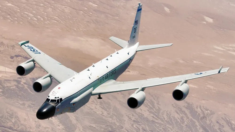 RC-135_Rivet_Joint_in_flight