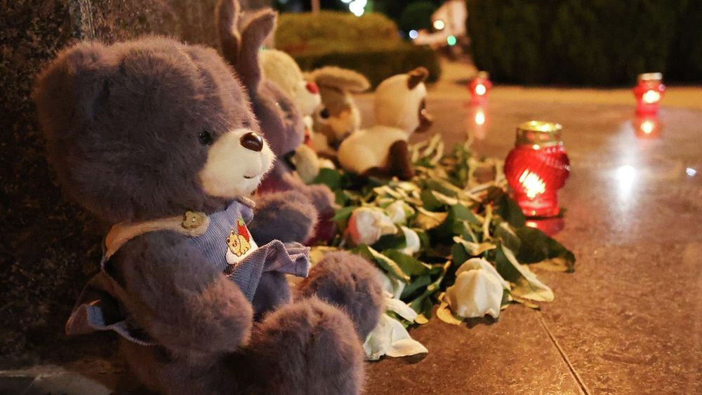 Стихийный мемориал в Краснодаре в память о погибших в результате украинской атаки на Геленджик