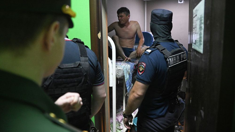 Рейд по выявлению незаконных трудовых мигрантов в Москве