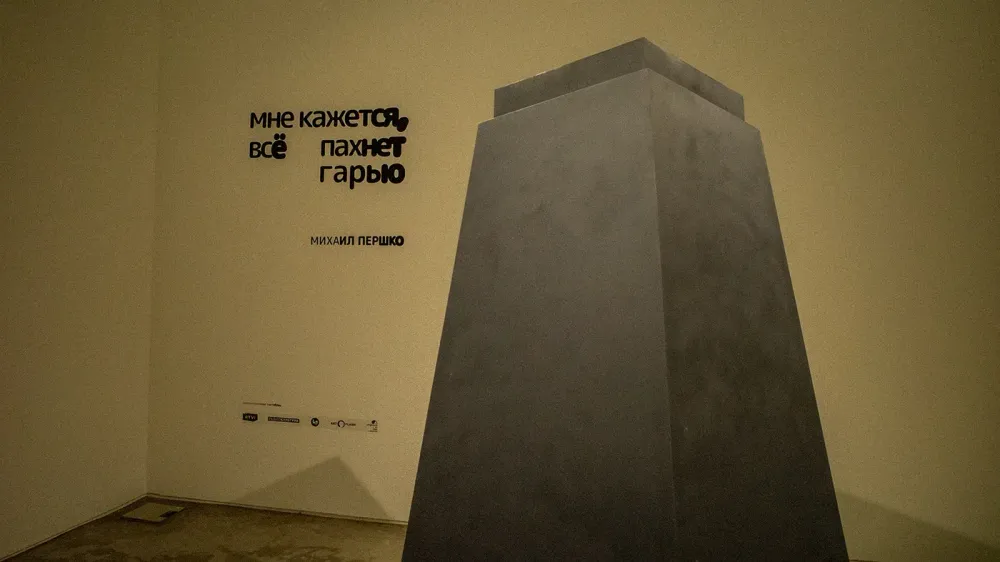 RO027869_Cover