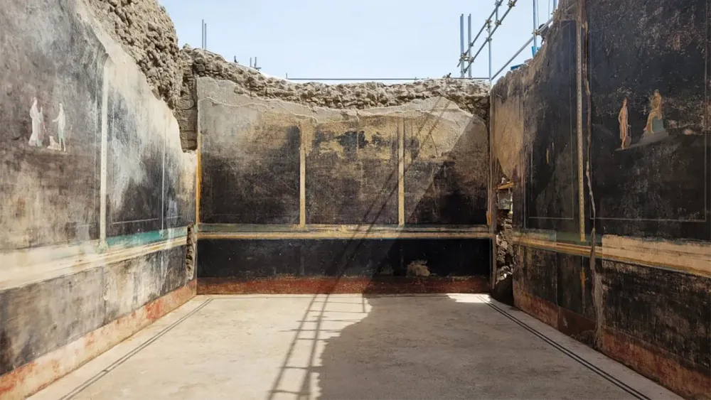 Salone-nero-Regio-IX-1-1200x772