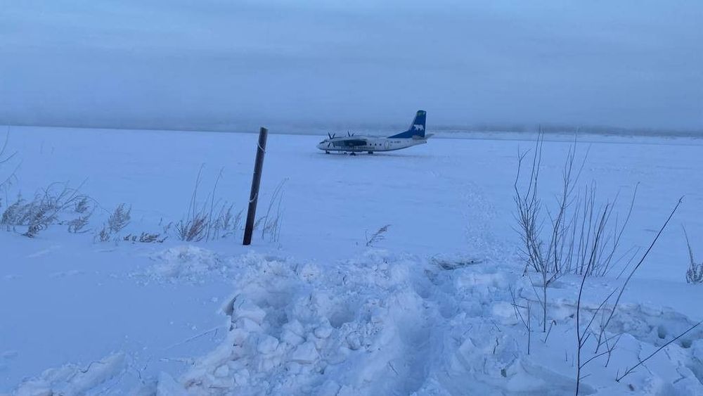 Самолет на реке в Якутиии