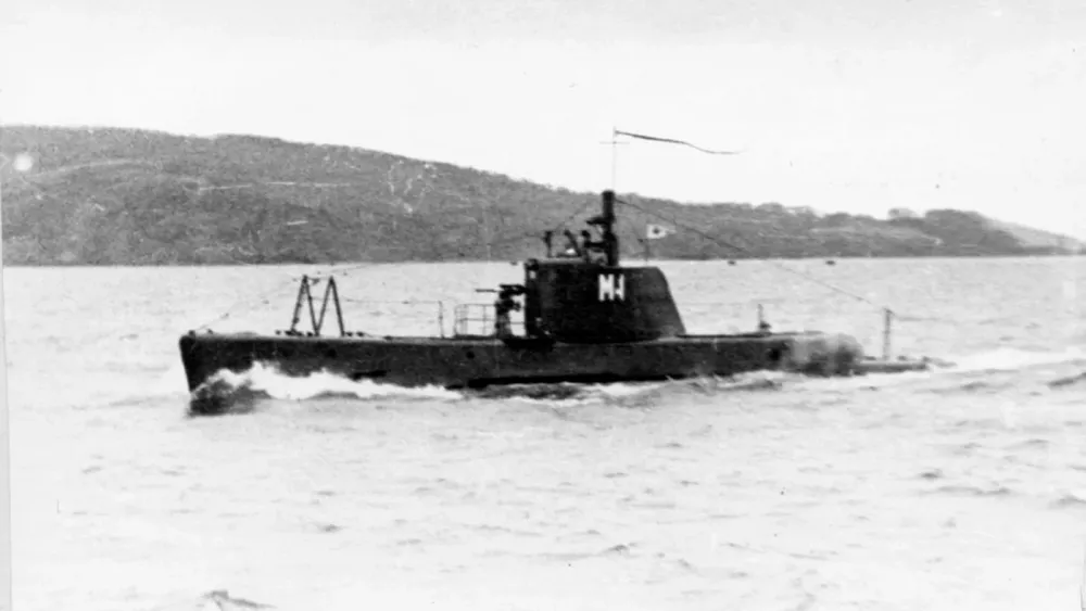 Soviet_submarine_M-1_1934