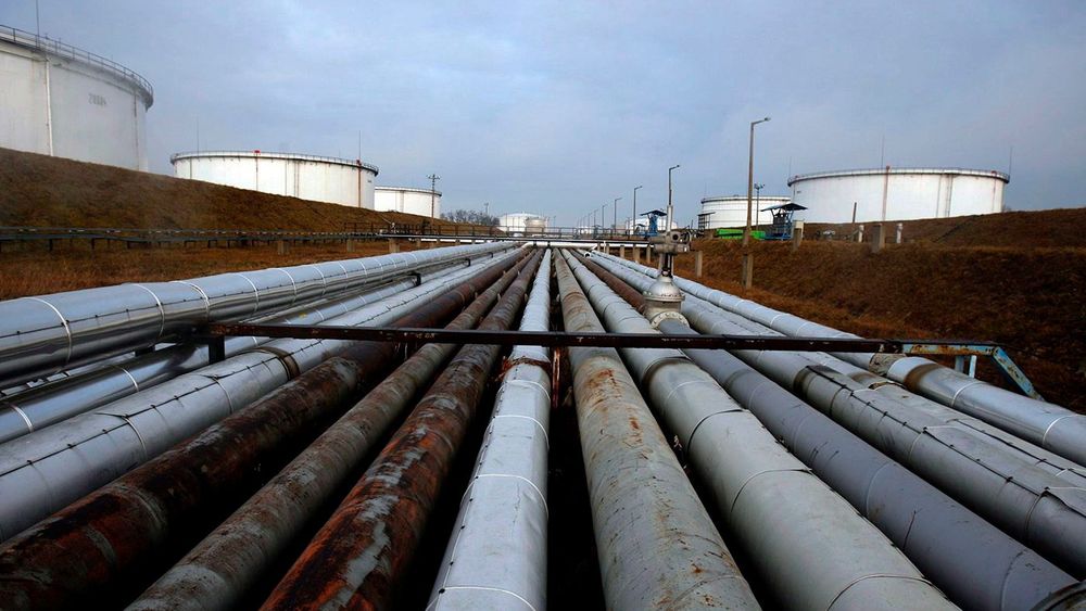 Поставки нефти из России по нефтепроводу "Дружба" частично приостановлены из-за проблем с качеством