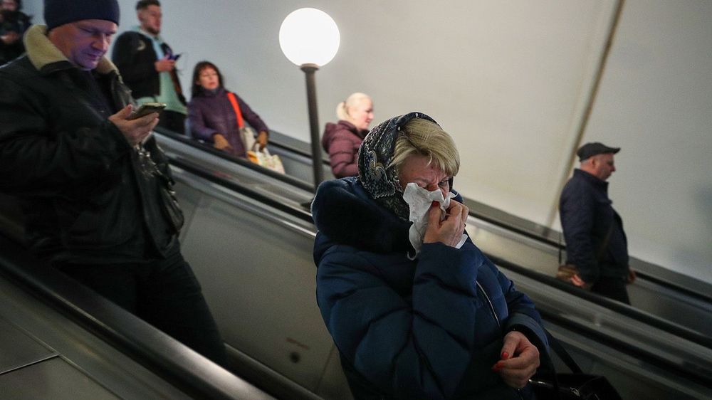 People wearing face masks in Moscow