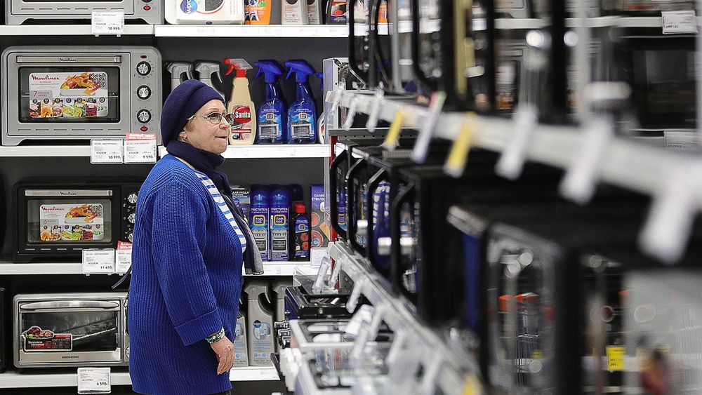 Buying household appliances at Eldorado shop in Moscow