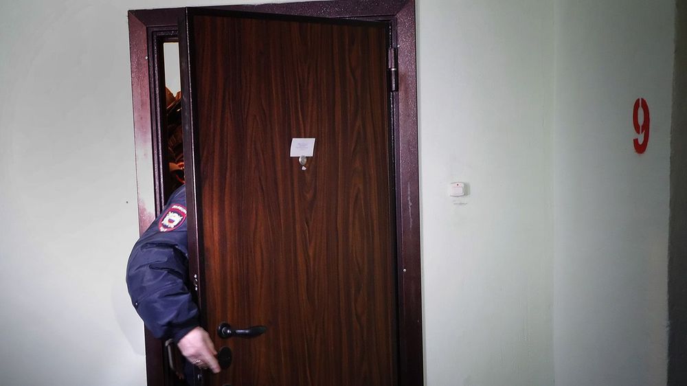 В квартире Навального проходят обыски по делу о нарушении санитарных правил в пандемию