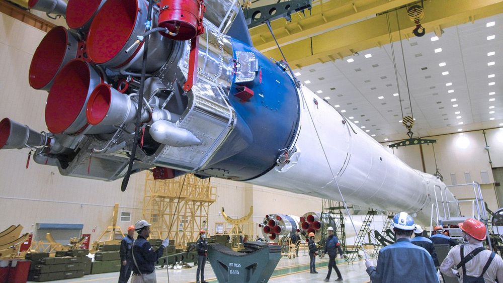 Изменение цветовой гаммы ракеты-носителя "Союз-2.1а"