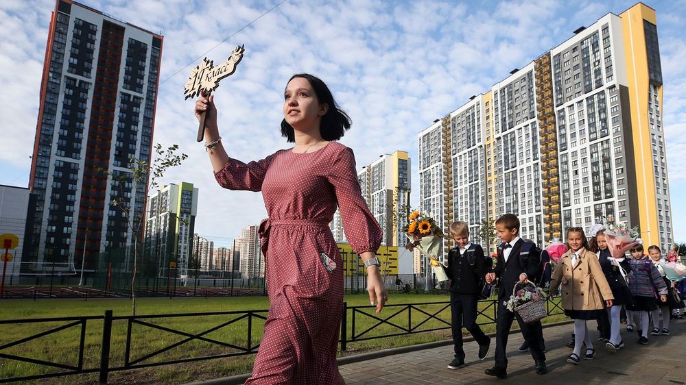 New school year begins on Knowledge Day in St Petersburg