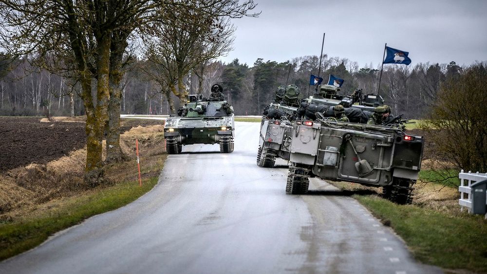 Sweden ramps up military presence at border