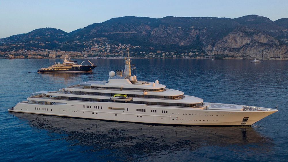 Luftaufnahme 162 5 Meter lange Motoryacht ECLIPSE ausgeliefert 2010 von der Hamburger Werft Blohm &