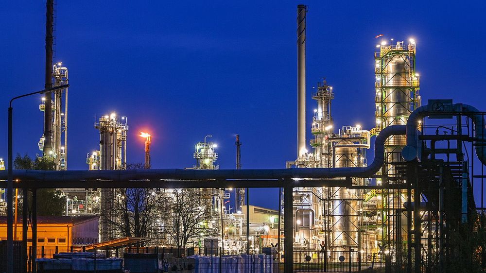 Petroleum Refinery PCK