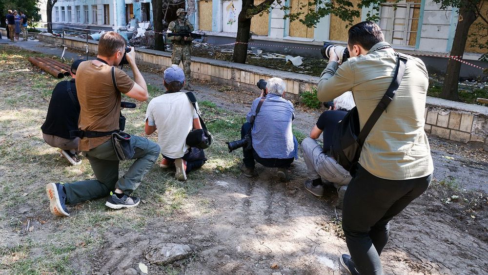 Press tour for Russian and foreign media of shelling sites by Ukrainian forces and Azovstal iron and steel plant
