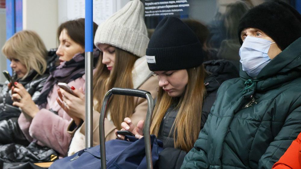 Wearing face masks on public transport in Moscow