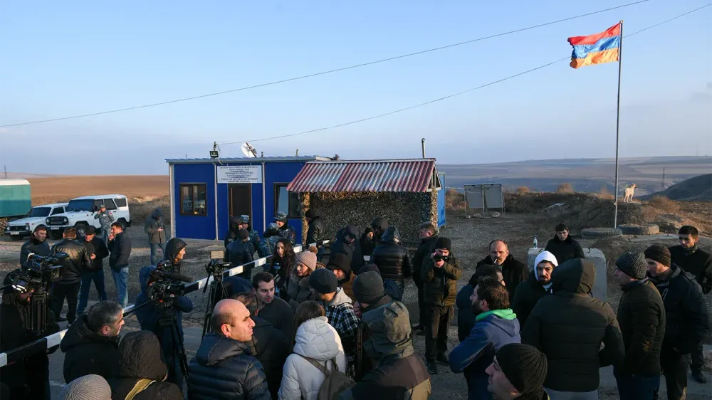 Провокация или экоактивизм: что происходит в Лачинском коридоре спустя две недели после начала блокады