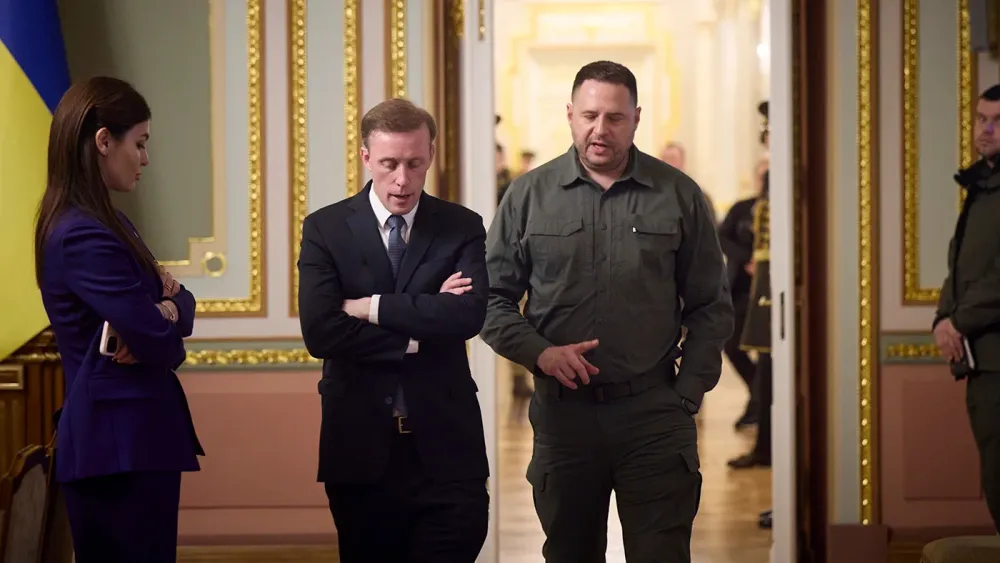 Белый дом пообещал Украине «лавину» военной помощи перед уходом Байдена