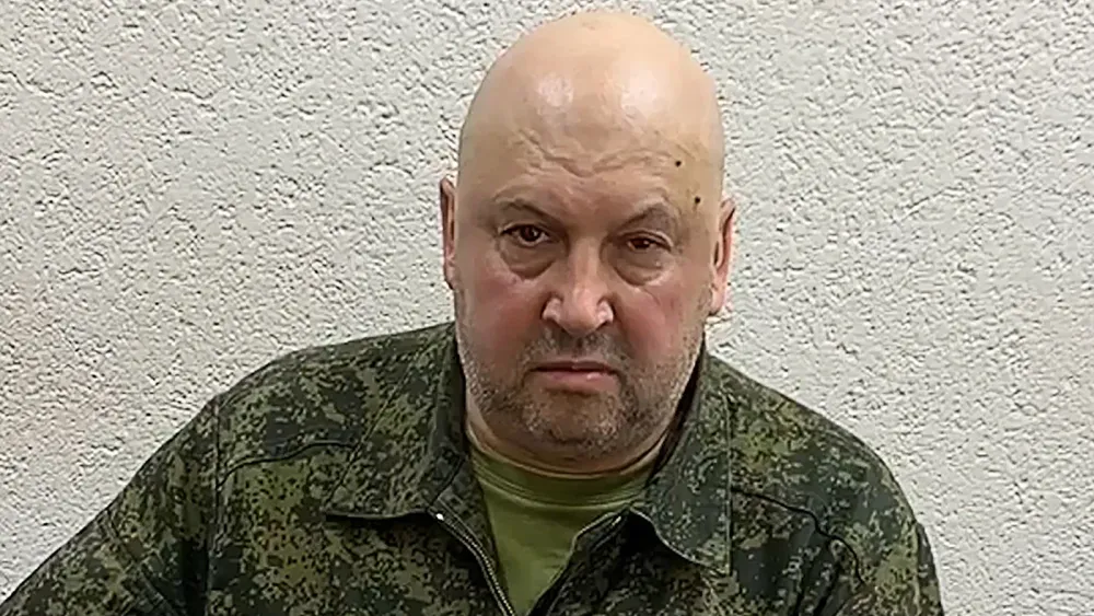 Провоенные каналы «вернули» Суровикина в Россию. Где он сейчас находится