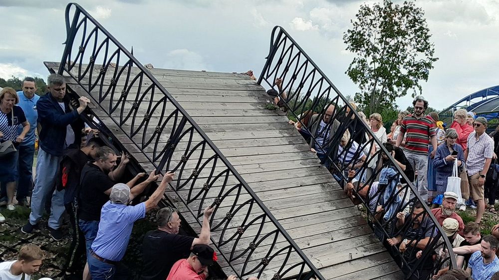 Pedestrian bridge collapses in Russia's Leningrad Region