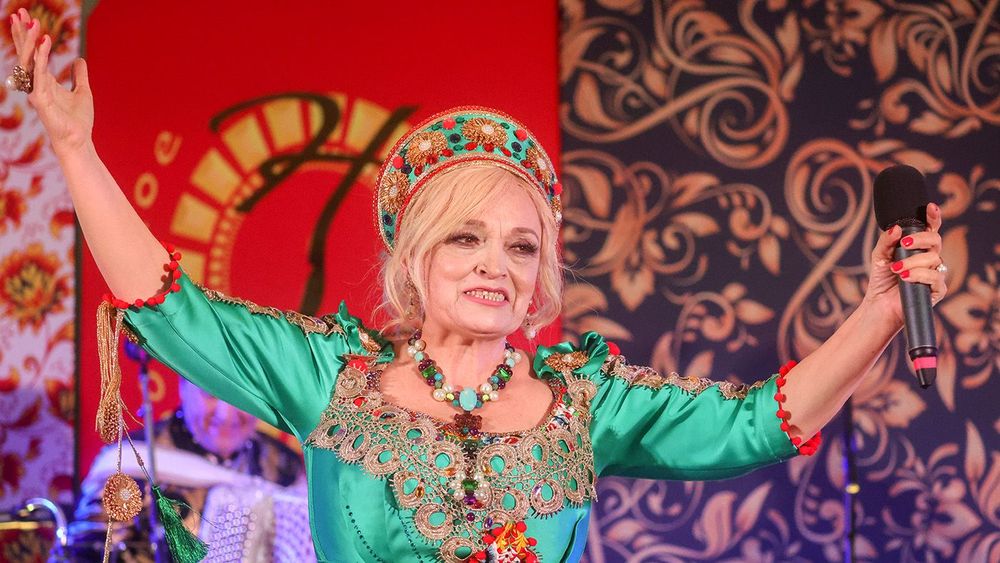 Выставка "Мелодия народной красоты" к 65-летнему юбилею Надежды Кадышевой