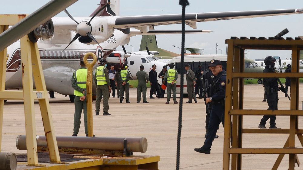 Thai fugitive Chaowalit Thongduang is brought to prison after deportation from Indonesia