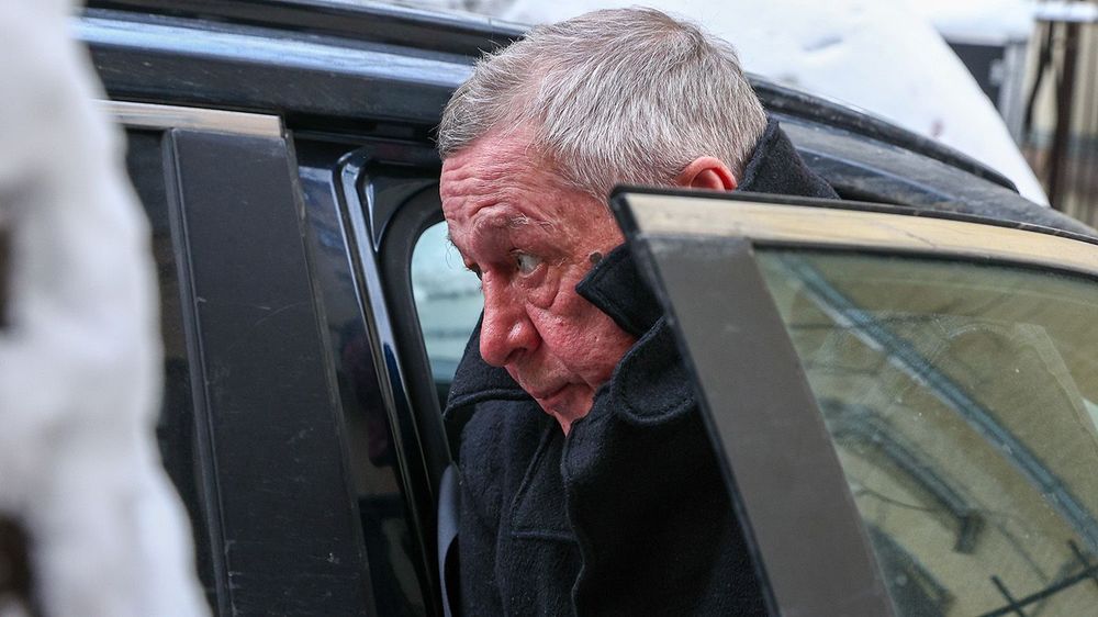 Actor Yefremov returns home after release on parole