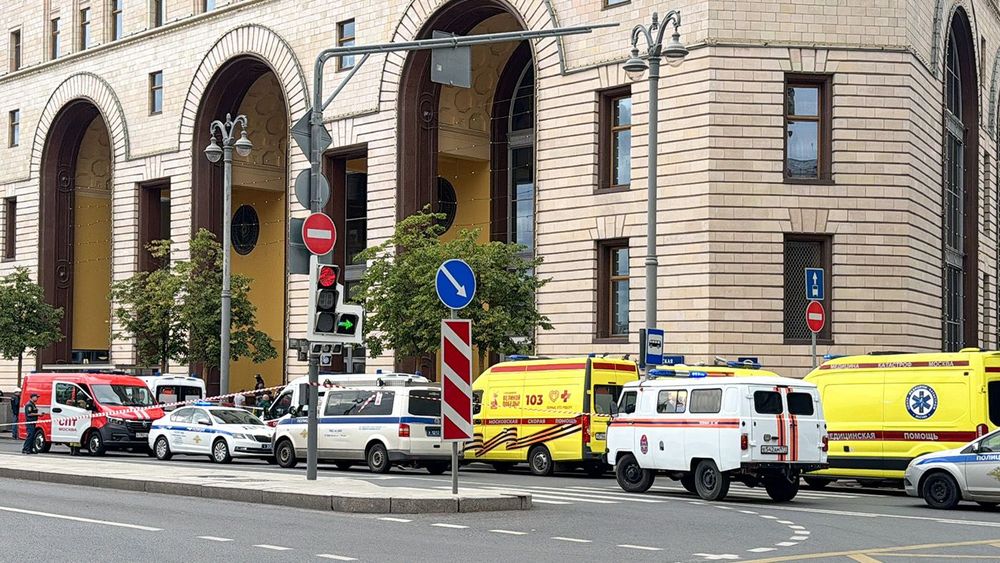 Situation outside Central Children's Store in Moscow