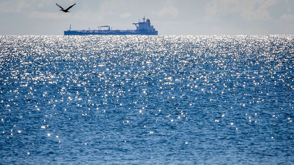 Tanker "Eventin" pulled in off the island of Rügen