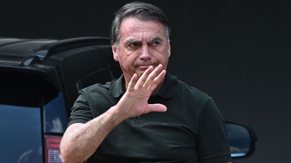 Bolsonaro returns to house arrest after undergoing surgery