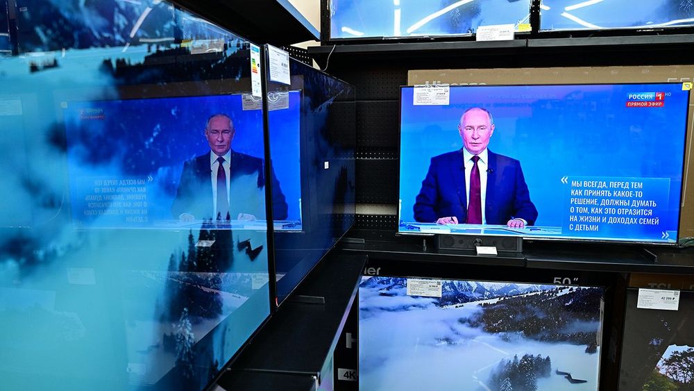 Live broadcast of year-end news conference by Russia's President Vladimir Putin