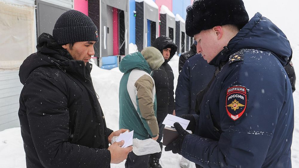 Рейд полиции по выявлению нелегальных мигрантов на строительстве ТЛК в Челябинске
