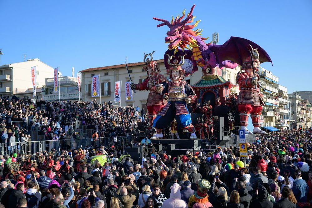 Viareggio Carnival 2026: First Masked Parade