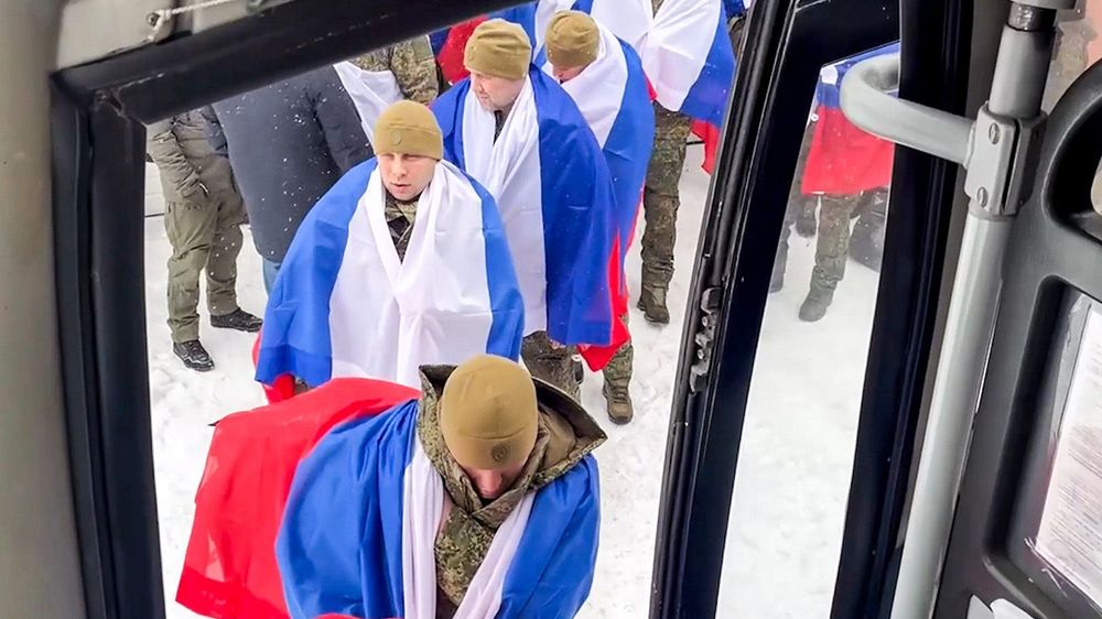 Russian servicemen return home from Ukrainian captivity
