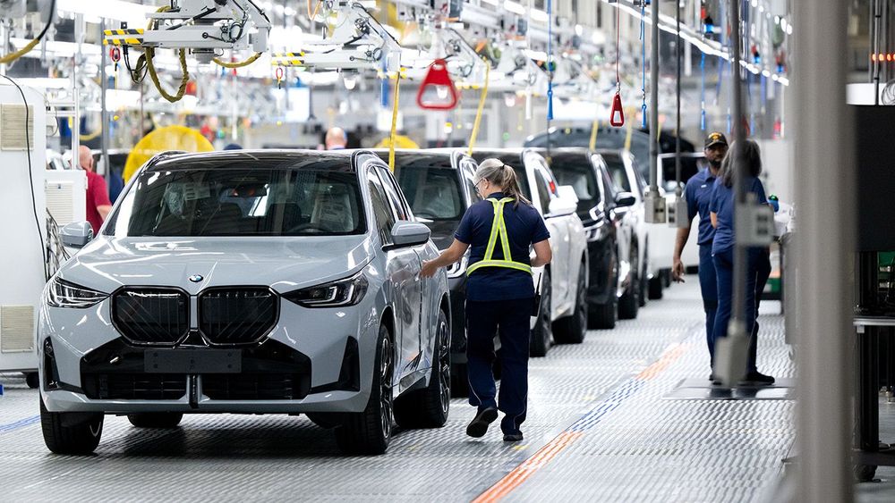 Премьер-министр Баварии Маркус Зедер посетил завод BMW в рамках своего визита в США