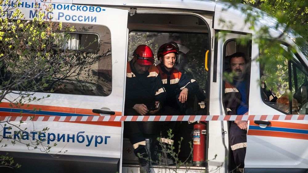 Обрушение крыши спортивного зала Уральского колледжа технологии предпринимательства