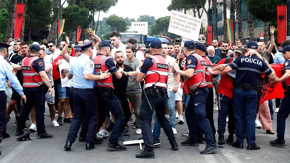 В Тиране прошла акция против строительства курорта Джареда Кушнера
