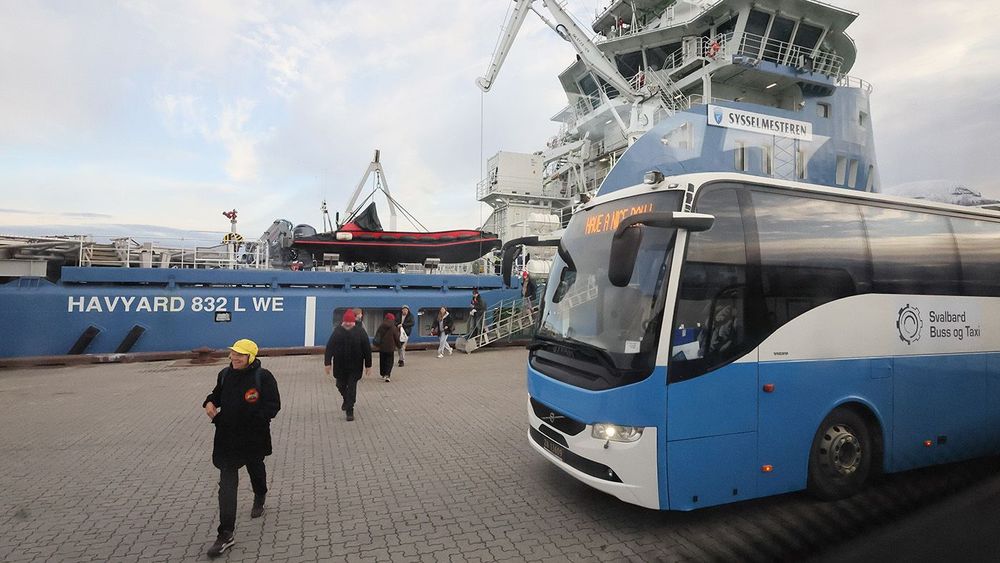 Professor Molchanov passengers and crew return to Russia