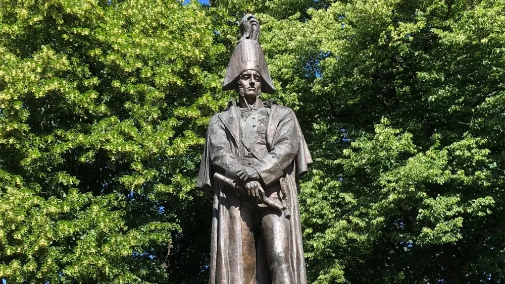 Tolly-Denkmal_in_Riga