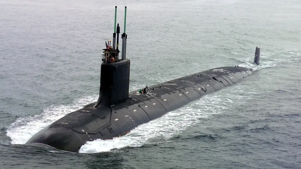 US_Navy_040730-N-1234E-002_PCU_Virginia_(SSN_774)_returns_to_the_General_Dynamics_Electric_Boat_shipyard