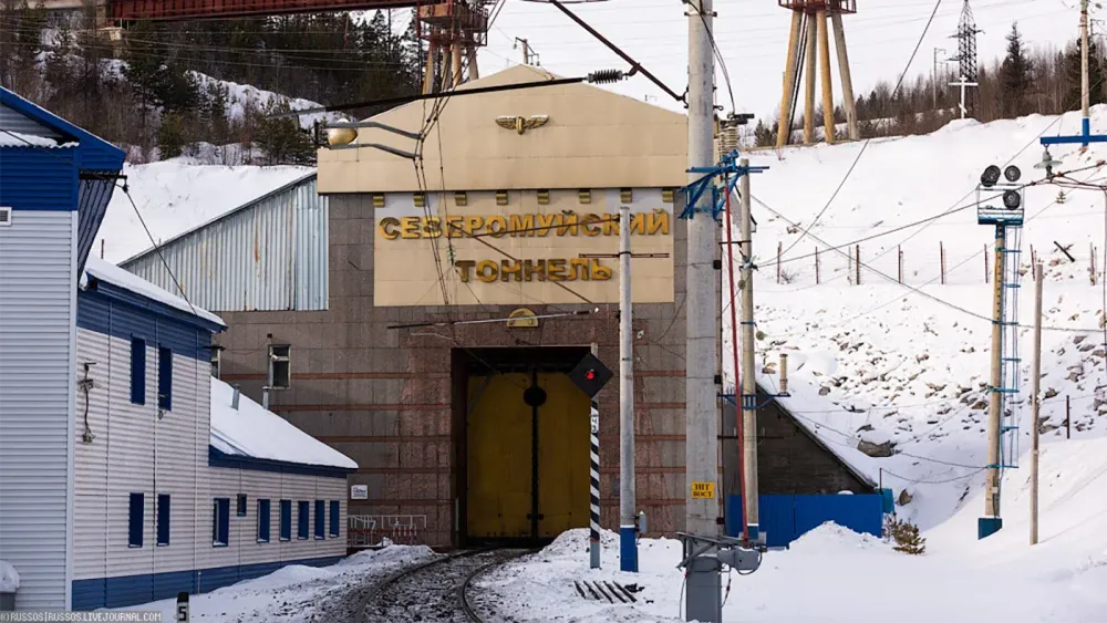 Восточные_ворота_Северомуйского_тоннеля_и_путепровод