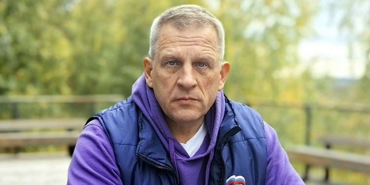«Прокричите в холодильник»: глава округа в Поморье ответил на жалобу на дороги и свет