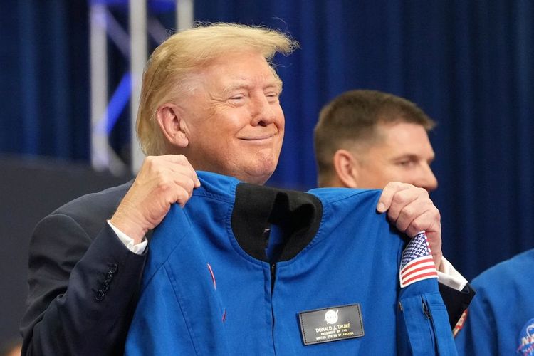 «А затем — на Марс»: Трамп пообещал постоянное присутствие США на Луне