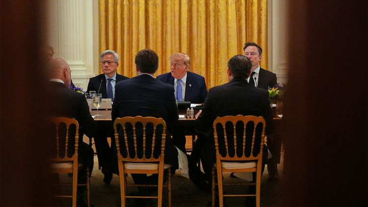 «Пожалуйста, заткнитесь»: советники Трампа и сенаторы сочли лидеров ИИ-индустрии обузой