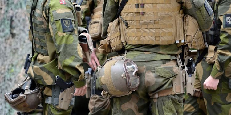 Коды от ворот и маршруты солдат: арендованные авто из Китая следили за норвежскими военными