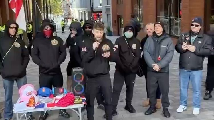 В Манчестере проходят протесты против нелегальной миграции