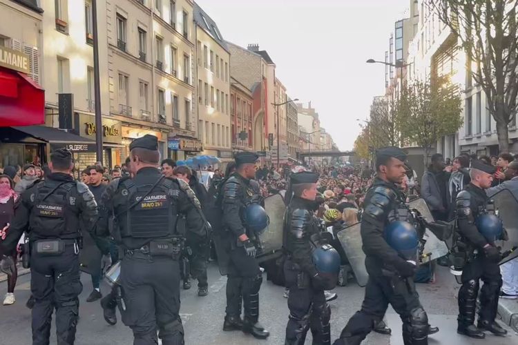 В Париже проходит масштабная акция протеста